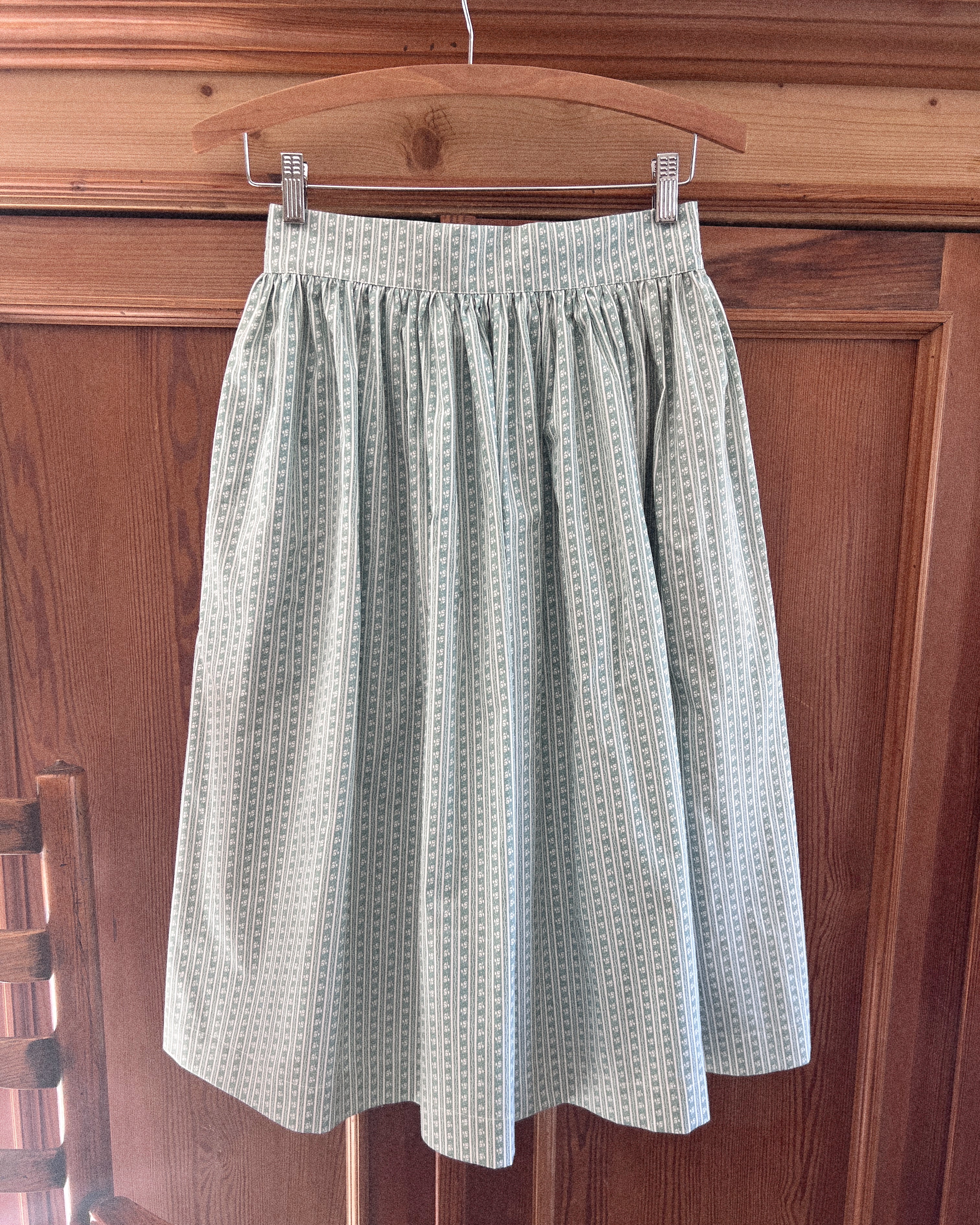 Elle boheme high waist vintage inspired design pure cotton skirt with pocket featuring a beatuful deadstock fabric pattern collection made using retro wallpaper inspired American fabric